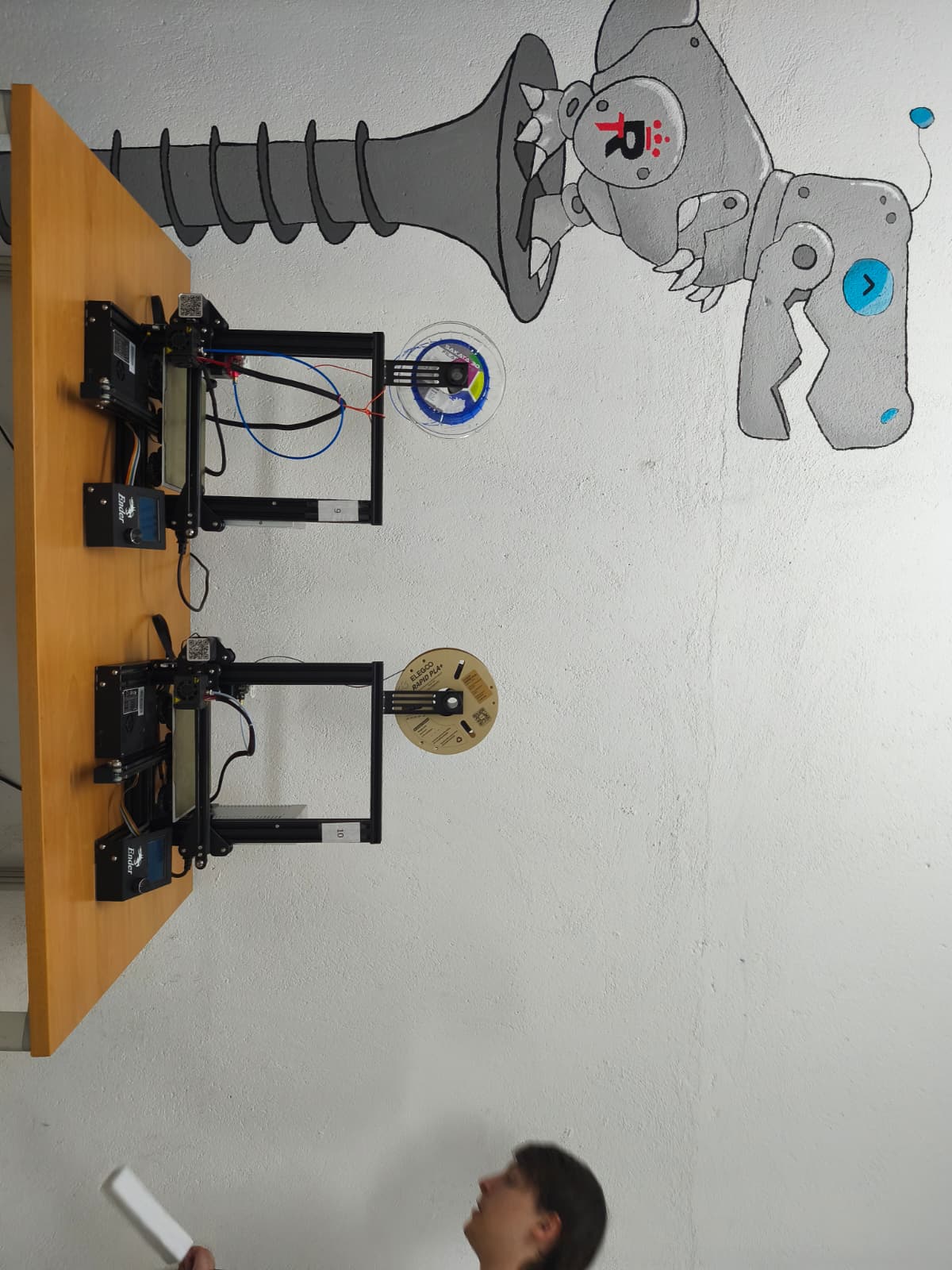 Dos impresoras Ender 3 del local de Robotech URJC